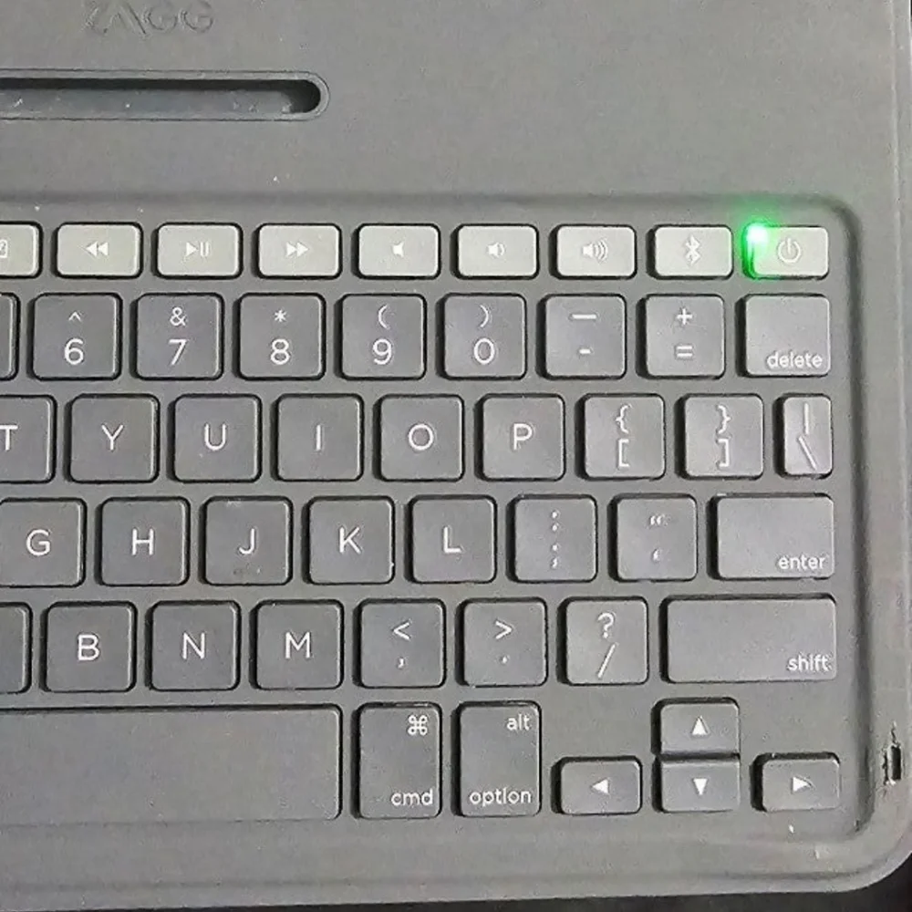 Keyboard case for iPad 10.2 in
